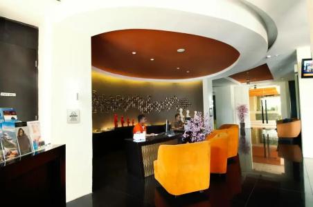 100 Sunset Boutique - 17