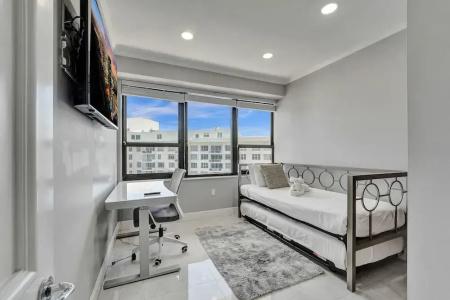 The Alexander All Suites - 773