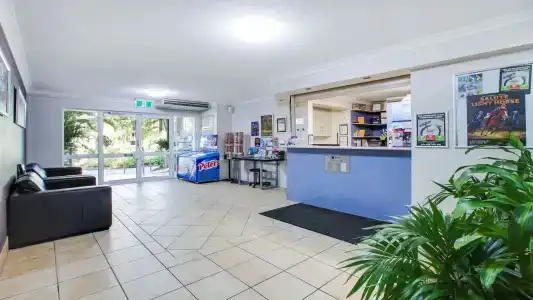 Mari Court - 1