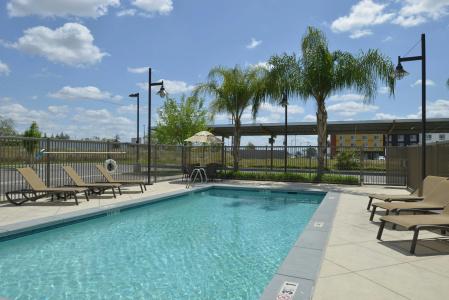 Hampton Inn and Suites North-Airport - 28