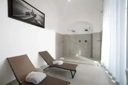 Bespoke Luxury Suites - 3