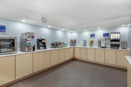 Best Western Palm Beach Lakes - 28