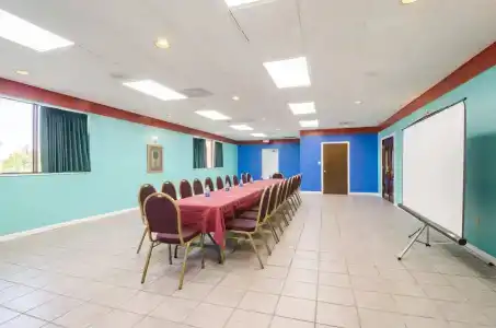 Rodeway Inn & Suites Southeast - 13