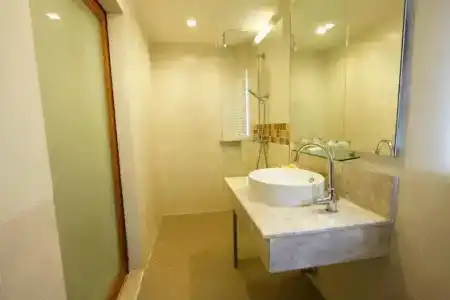 The Embassy Sathorn - 32