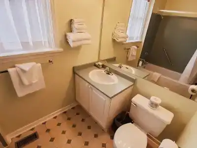 James Bay Inn, Suites & Cottage - 9