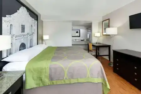 Super 8 by Wyndham Pearl District Downtown - 0