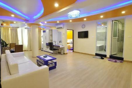 Royal Penguin Boutique & Spa - 151