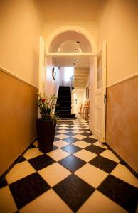 Carlton Mayfair - 12