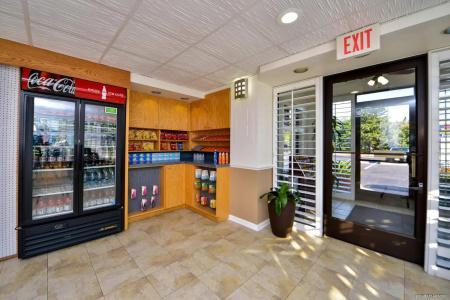 Best Western Plus Holiday Sands Inn & Suites - 12