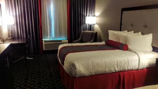 Best Western Plus Inn & Suites - 35