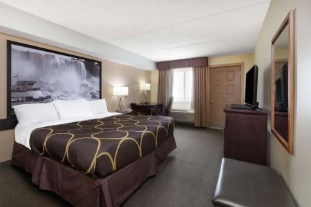 Super 8 by Wyndham by the Falls - 2