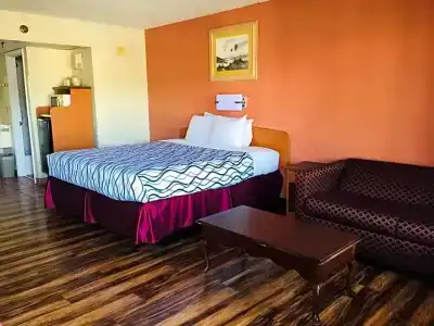 Bear Mount Inn & Suites - 18