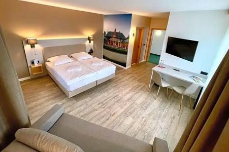 & Restaurant Bergfried - 41