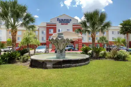 Fairfield Inn & Suites - 16