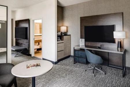 DoubleTree by Hilton & Suites - 55