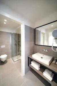 Bergamo Inn 15 - 19