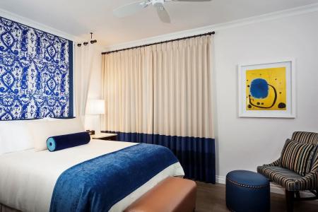 Triada, Autograph Collection - 34