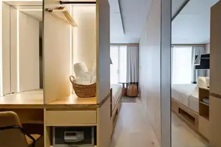 Zara Tower - 60