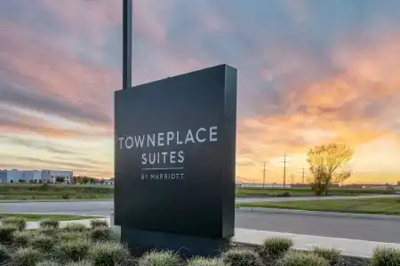 TownePlace Suites by Marriott Indianapolis Airport - 17
