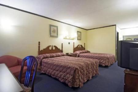 Budget Inn - 4
