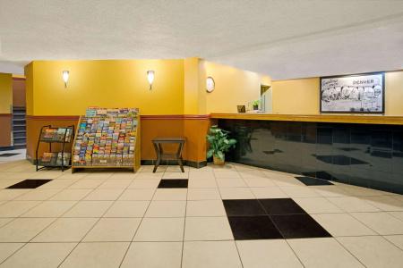 Super 8 by Wyndham Denver Stapleton - 1