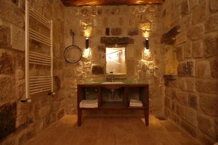 Acropolis Cave Suite - 48