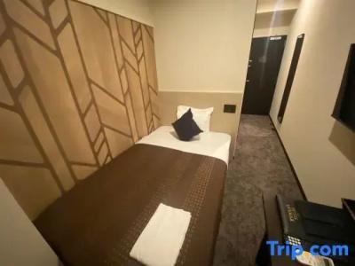 Livemax Esaka - 53
