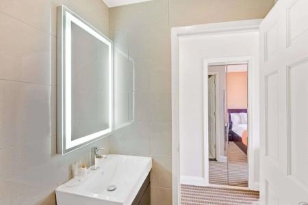 Howard Johnson by Wyndham Long Island City - 8