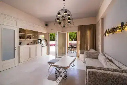Neikos Mediterraneo Luxury Suites - 1