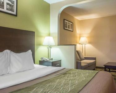 Comfort & Suites - 5