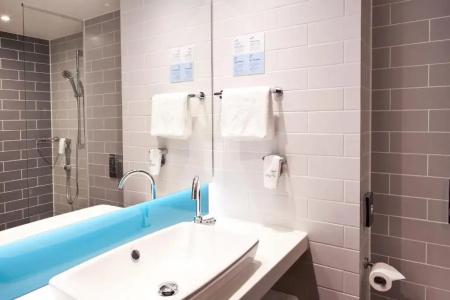 Holiday Inn Express -, An Ihg - 24