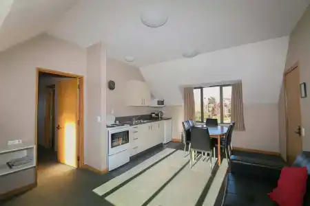 Allan Court - 12