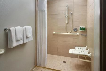 Courtyard by Marriott Broadway - 10