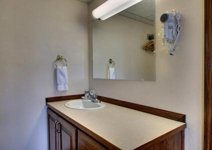 EverSpring Inn & Suites - 9