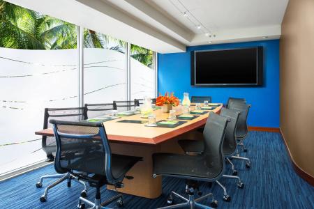 Courtyard by Marriott Waikiki Beach - 20