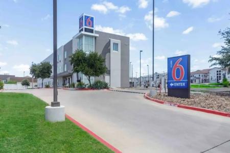 6-Laredo, TX - Airport - 19