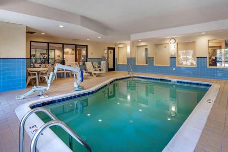 Comfort Suites North - 18