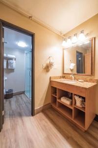 Best Western Plus Grantree Inn - 48