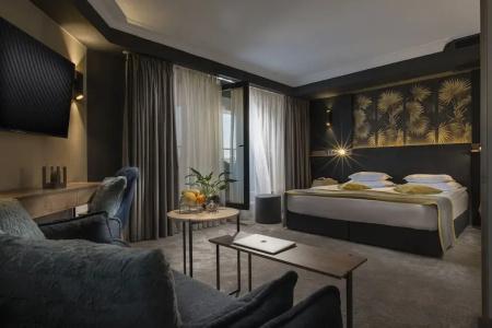 Rosslyn Thracia Sofia - 97