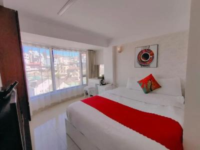 Ngan Pho Studio & - 80