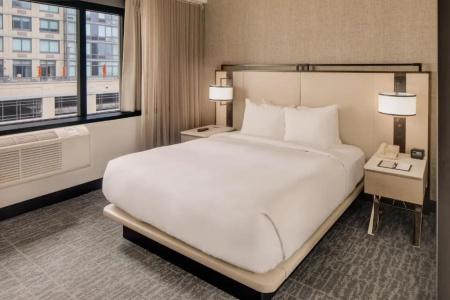 DoubleTree by Hilton & Suites - 45