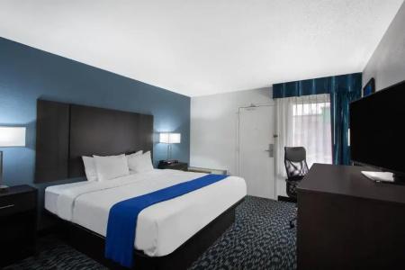 Baymont by Wyndham Charlotte University - 20