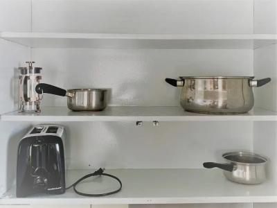 Tropical Studios At Marine Surf Waikiki - Free Parking - Best Location - Full Kitchen - Swimming Pool - 139