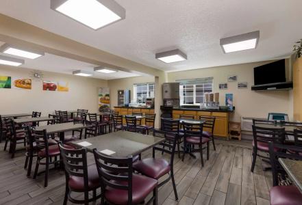Quality Inn & Suites Airport - 22