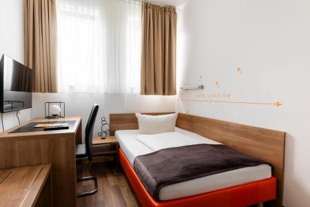 Orange und - 25