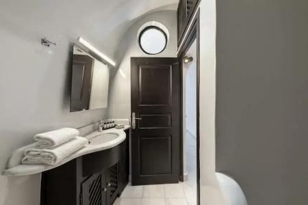 Pearl of Caldera Oia - Boutique by Pearl Collection - 71