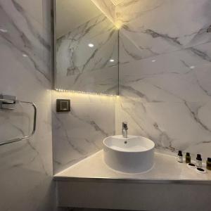 Le Luxe Suites & Spa - 25