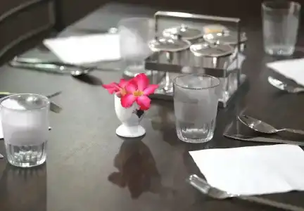 Sukhumvit 20 Guest House - 1