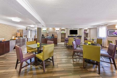 La Quinta Inn by Wyndham Miami Airport North - 12