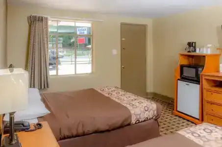 Relax Inn - - 3